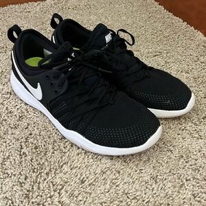 Nike freerun black and white running shoes women’s 7